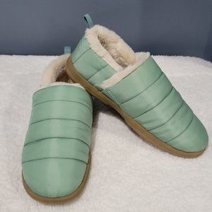 Vionic Mint Green Slippers